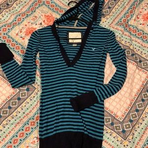 Y2K American Eagle sweater with hood